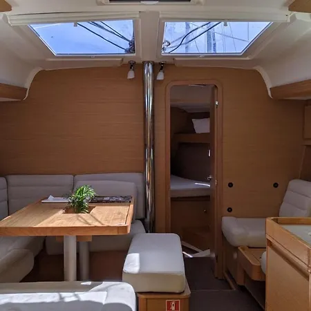 Mosquito Hotel en barco Lisboa